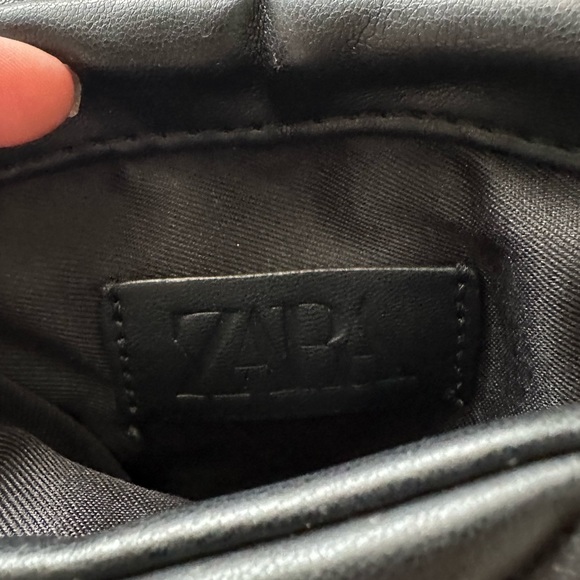 Zara Petite Quilted Handbag in Black with Gold Chain, New without tags - Picture 5 of 7